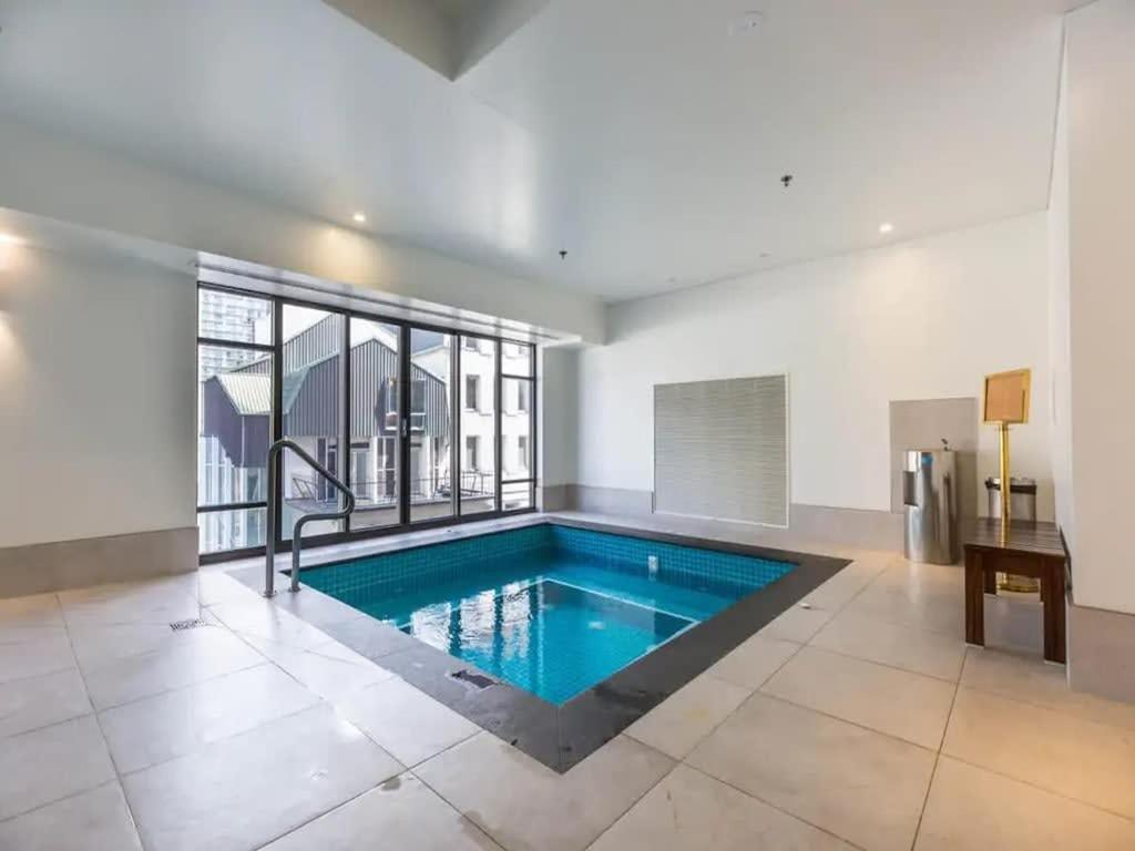 Bright One Bedroom Beauty With Balcony And Unbeatable Views 오클랜드 외부 사진
