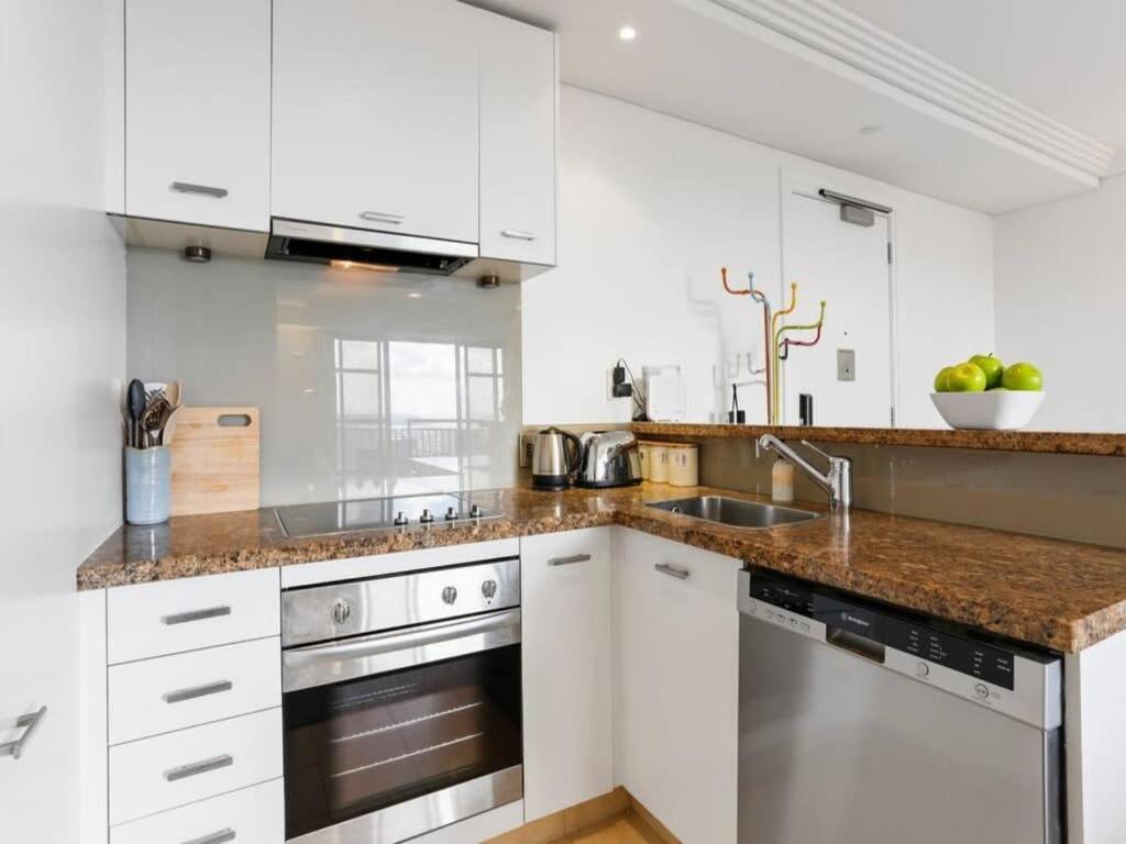 Bright One Bedroom Beauty With Balcony And Unbeatable Views 오클랜드 외부 사진