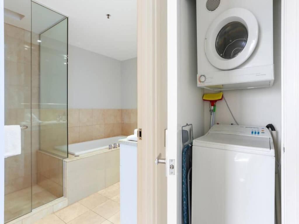 Bright One Bedroom Beauty With Balcony And Unbeatable Views 오클랜드 외부 사진