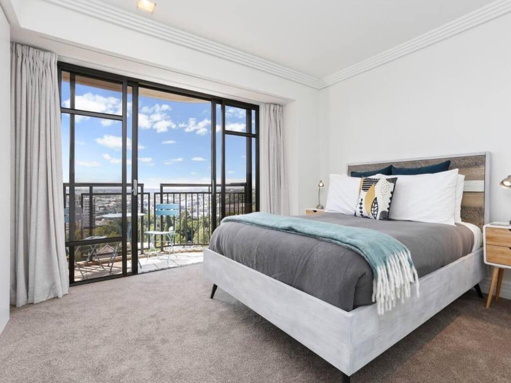 Bright One Bedroom Beauty With Balcony And Unbeatable Views 오클랜드 외부 사진