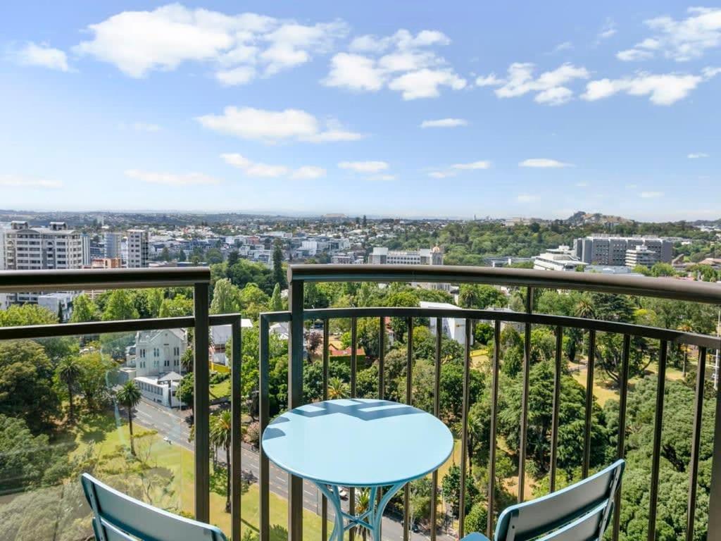 Bright One Bedroom Beauty With Balcony And Unbeatable Views 오클랜드 외부 사진