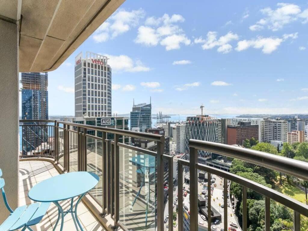 Bright One Bedroom Beauty With Balcony And Unbeatable Views 오클랜드 외부 사진
